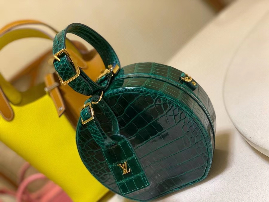 Túi xách louis vuitton LV da cá sấu like auth  1:1 