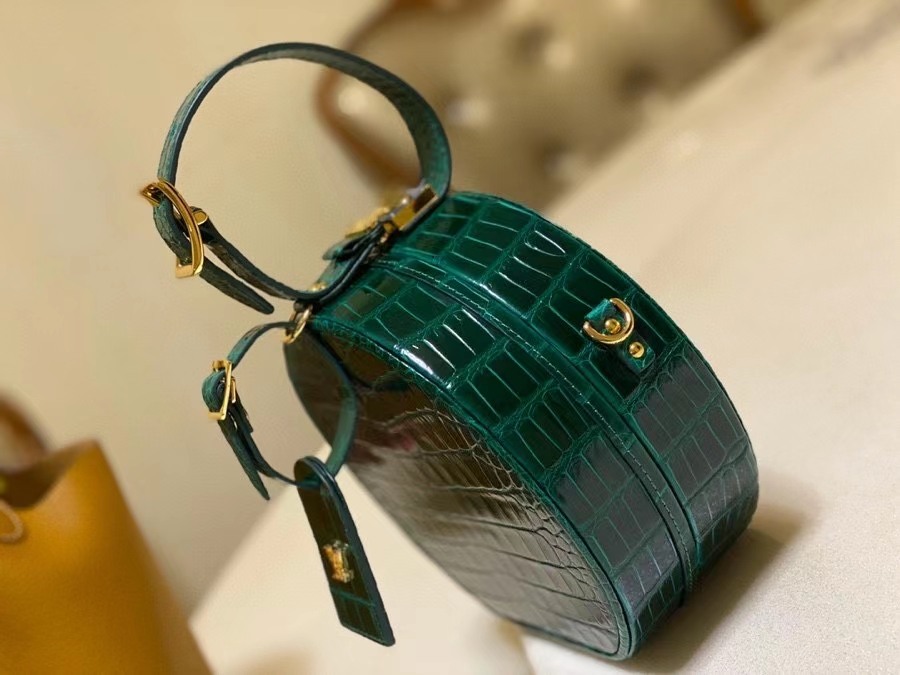 Túi xách louis vuitton LV da cá sấu like auth  1:1 