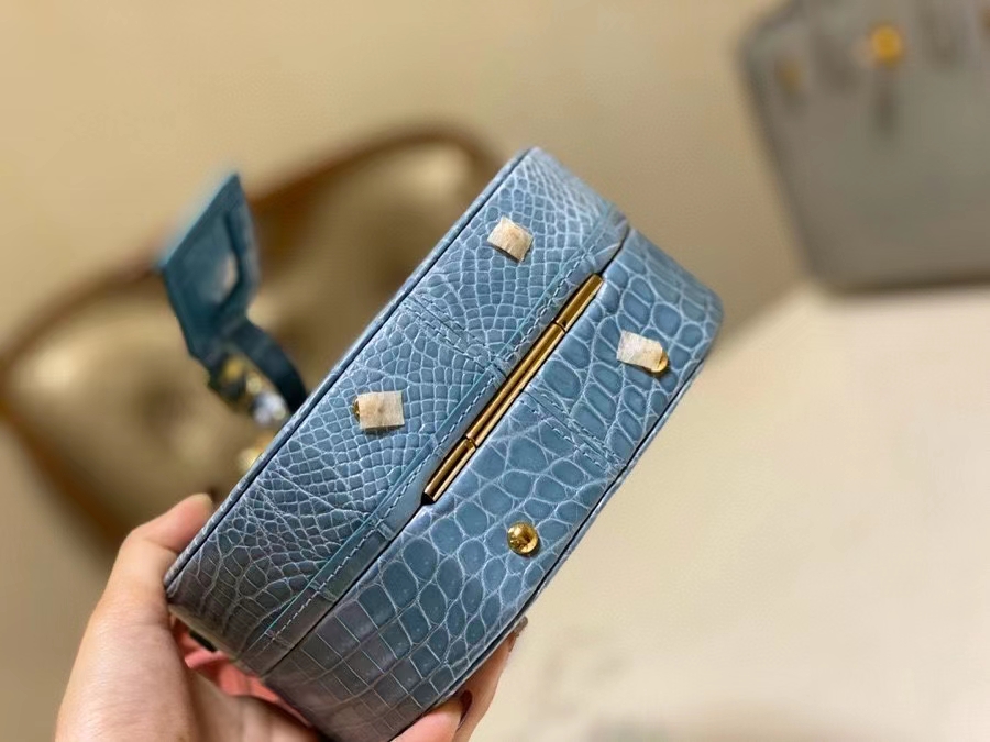 Túi xách louis vuitton LV da cá sấu like auth  1:1 